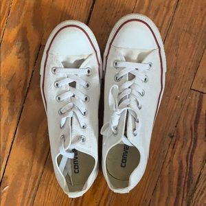 Low cut white converse